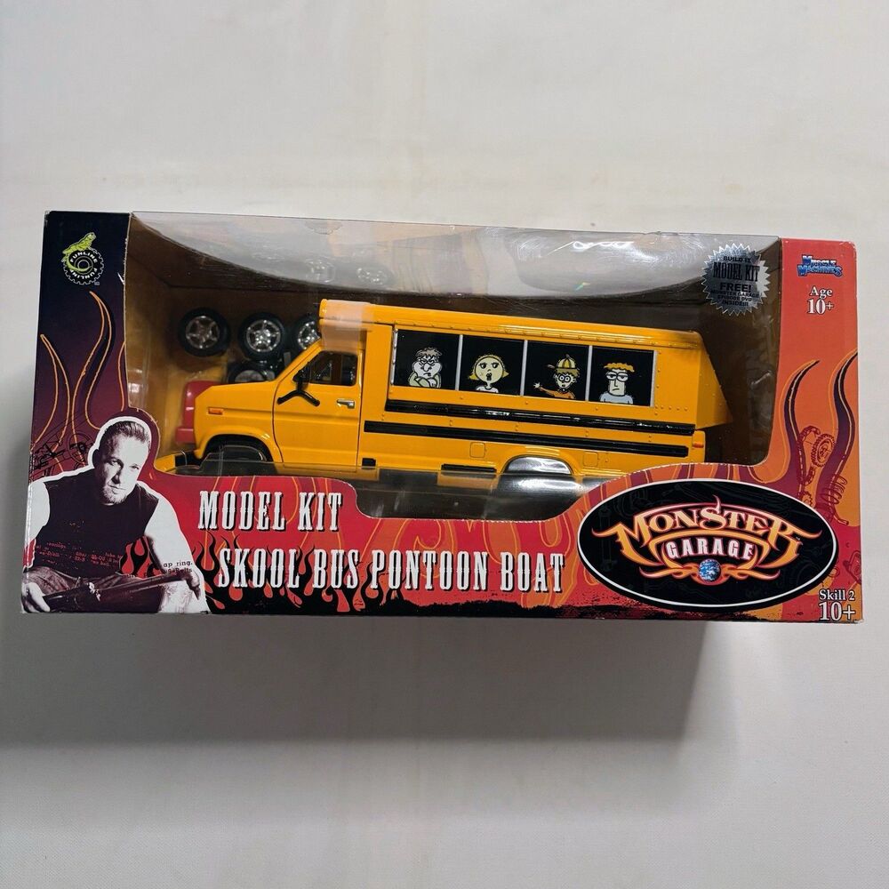 NEW Monster Garage Model Kit Skool Bus Pontoon Boat School 2004 tackle Box 1:24